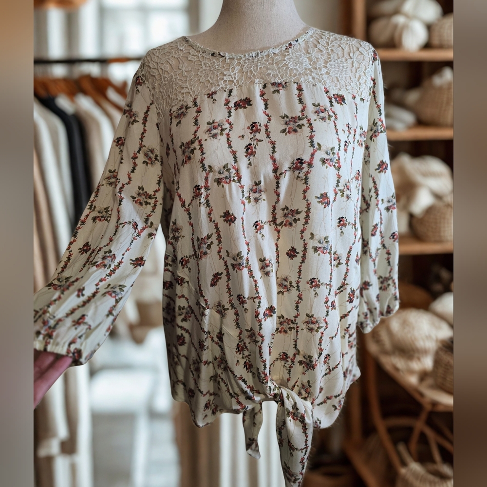 Suzanne Betro NWT Floral Lace Women's Top - Cream L